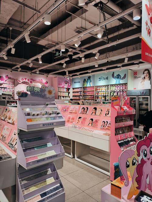 日用百貨精品店中的計(jì)生用品 品質(zhì)生活與健康責(zé)任的和諧統(tǒng)一