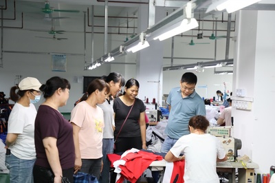 “點(diǎn)對(duì)點(diǎn)”送工服務(wù)，為來(lái)賓易地搬遷群眾鋪就就業(yè)增收路